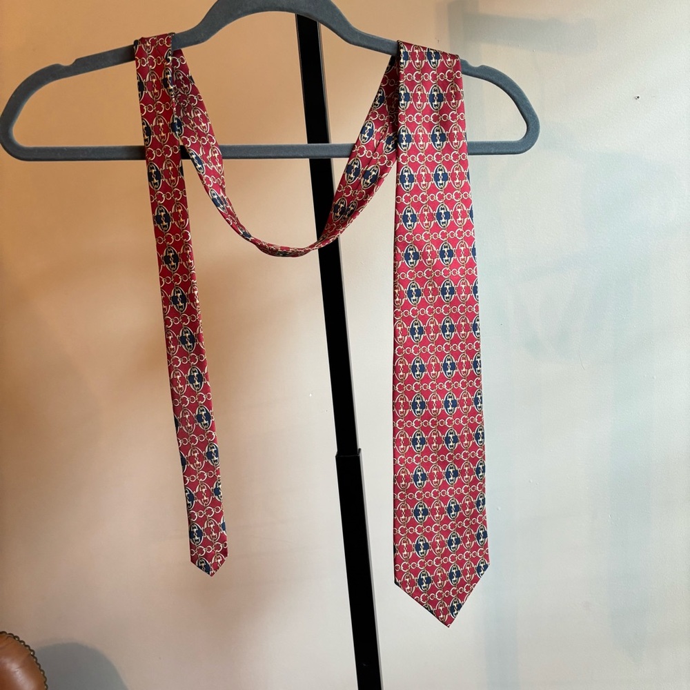 Elegant Red and Green Silk Ties for Formal‎ Occasions